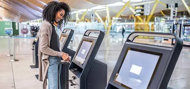 کیوسک لمسی در هتل‌ها برای پذیرش خودکار